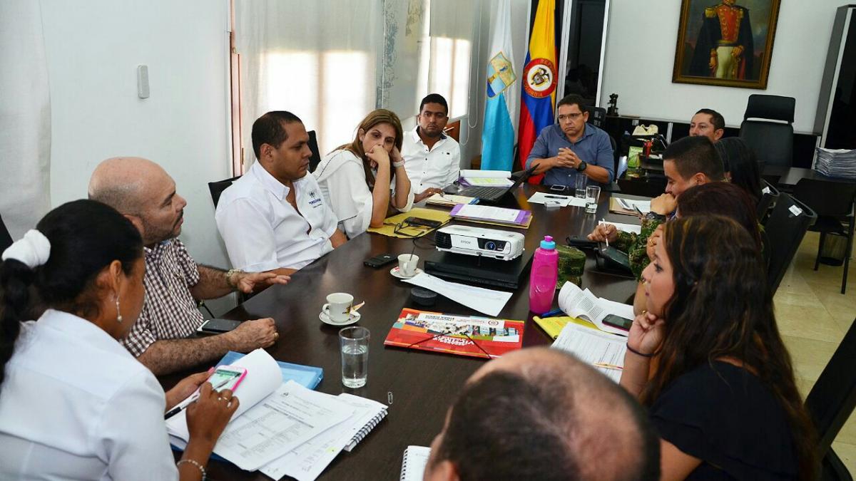 Autoridades del Distrito acuerdan atención contra amenazas a líderes de víctimas en la ciudad