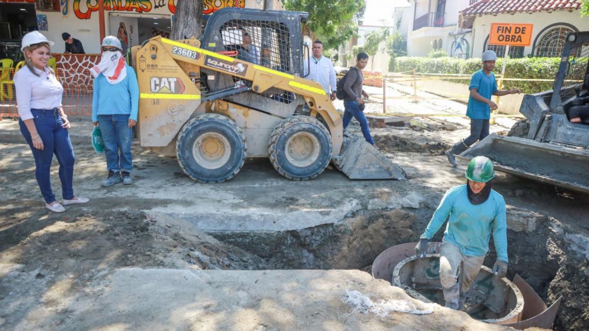 Alcaldesa Virna Jonhnson incluye nuevo tramo en la obra de la calle 14 de Gaira