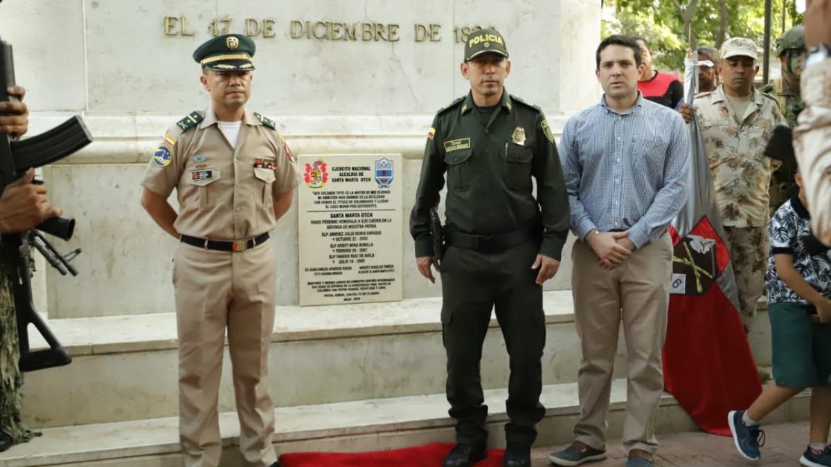   Ejército Nacional, Alcaldía y Policía develaron placa en conmemoración a los héroes caídos  