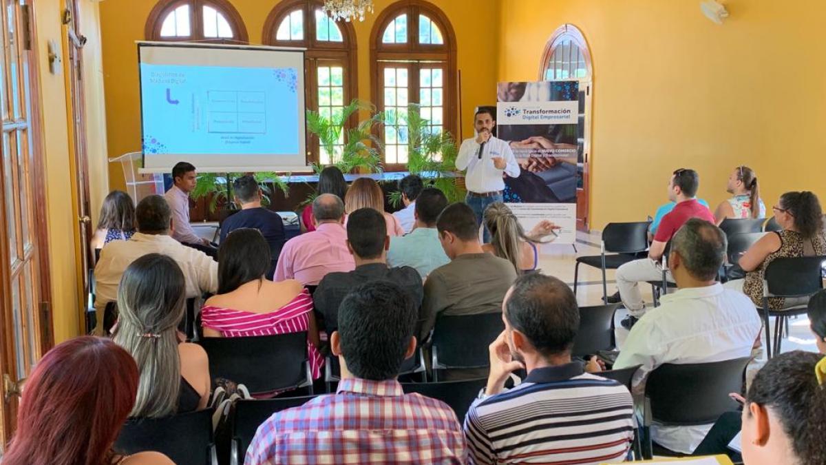 Alcaldía del Cambio clausura con éxito seminario en Marketing Digital para empresarios samarios