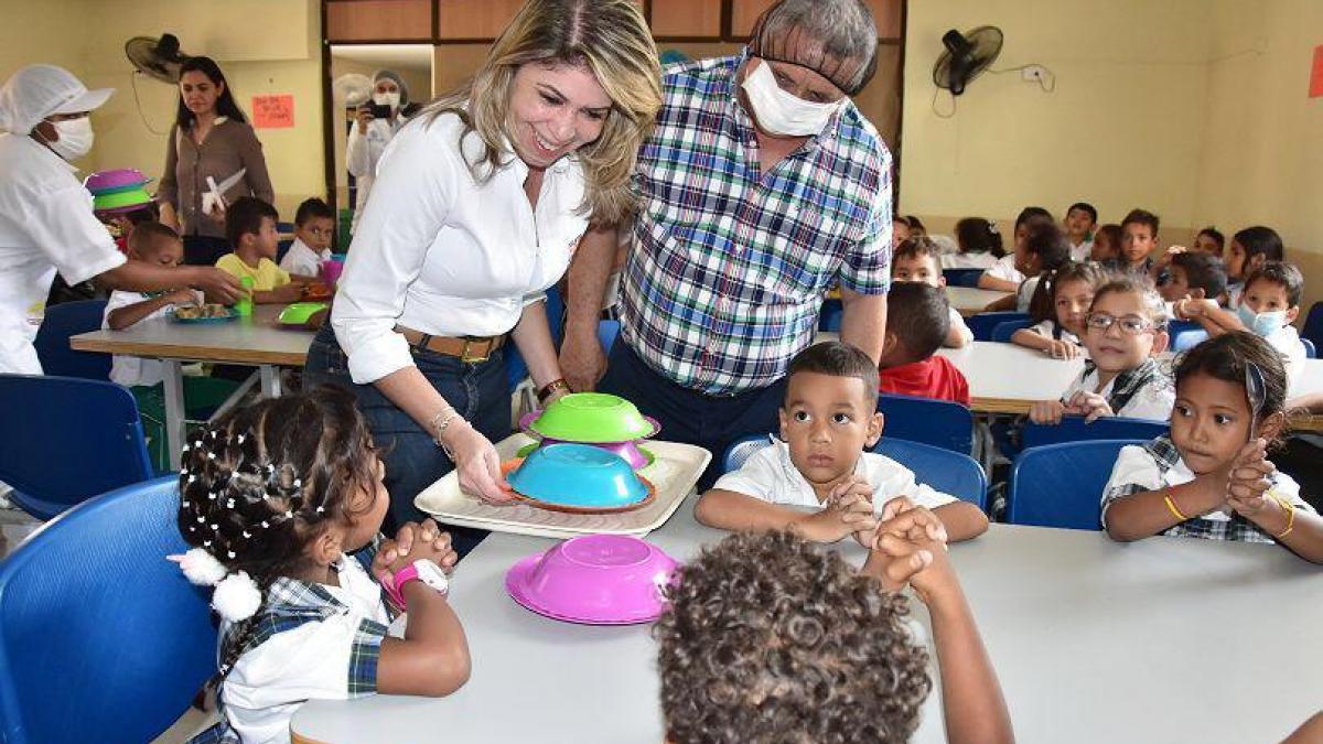 52.500 estudiantes del distrito comenzaron a recibir sus alimentos