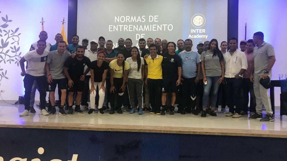 Entrenadores de Escuelas Populares se capacitan en metodología del fútbol europeo