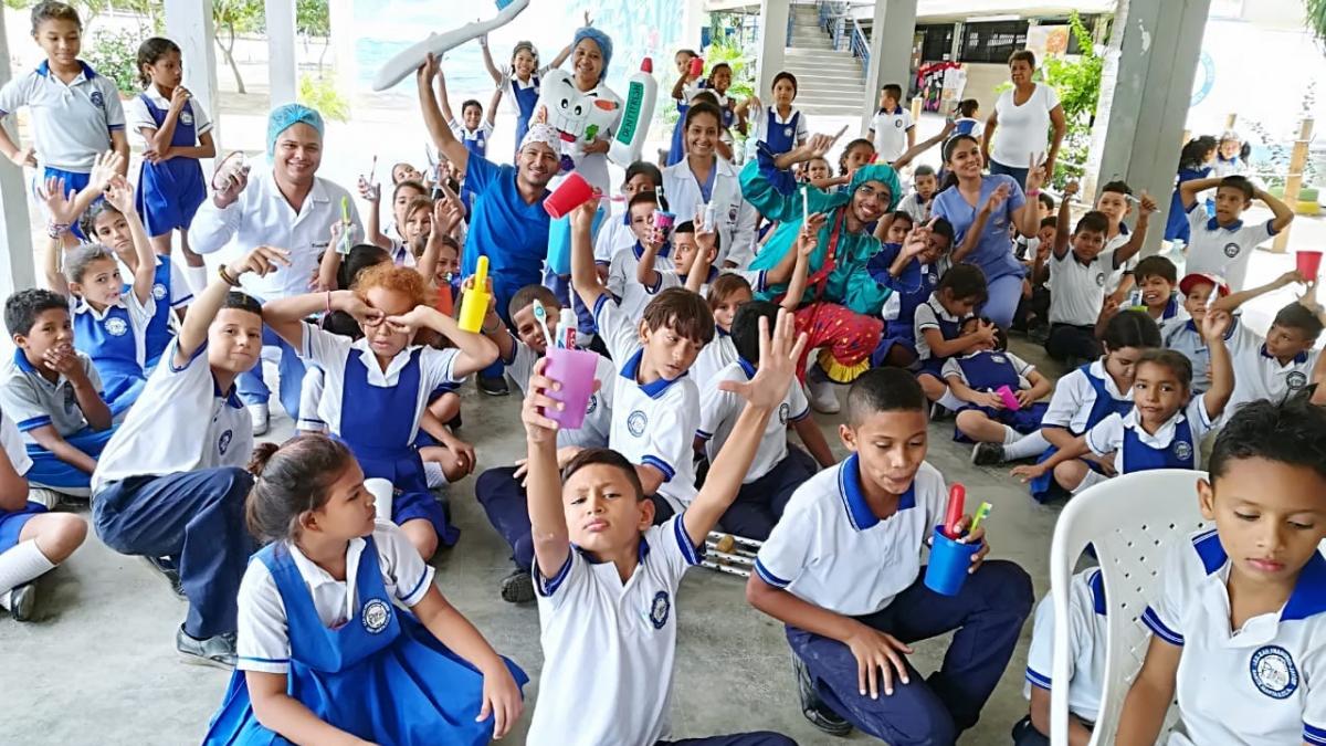 200 estudiantes beneficiados en jornada de salud oral