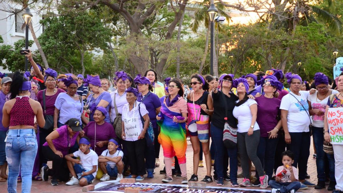 Distrito, víctimas y convergencia de mujeres rechazan abuso a niña de 10 años en marcha por la paz