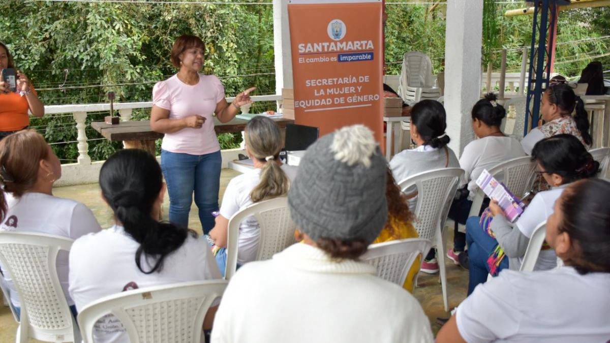 Alcaldía de Santa Marta y MinTIC capacitaron a lideresas de Minca en cursos de empoderamiento digital