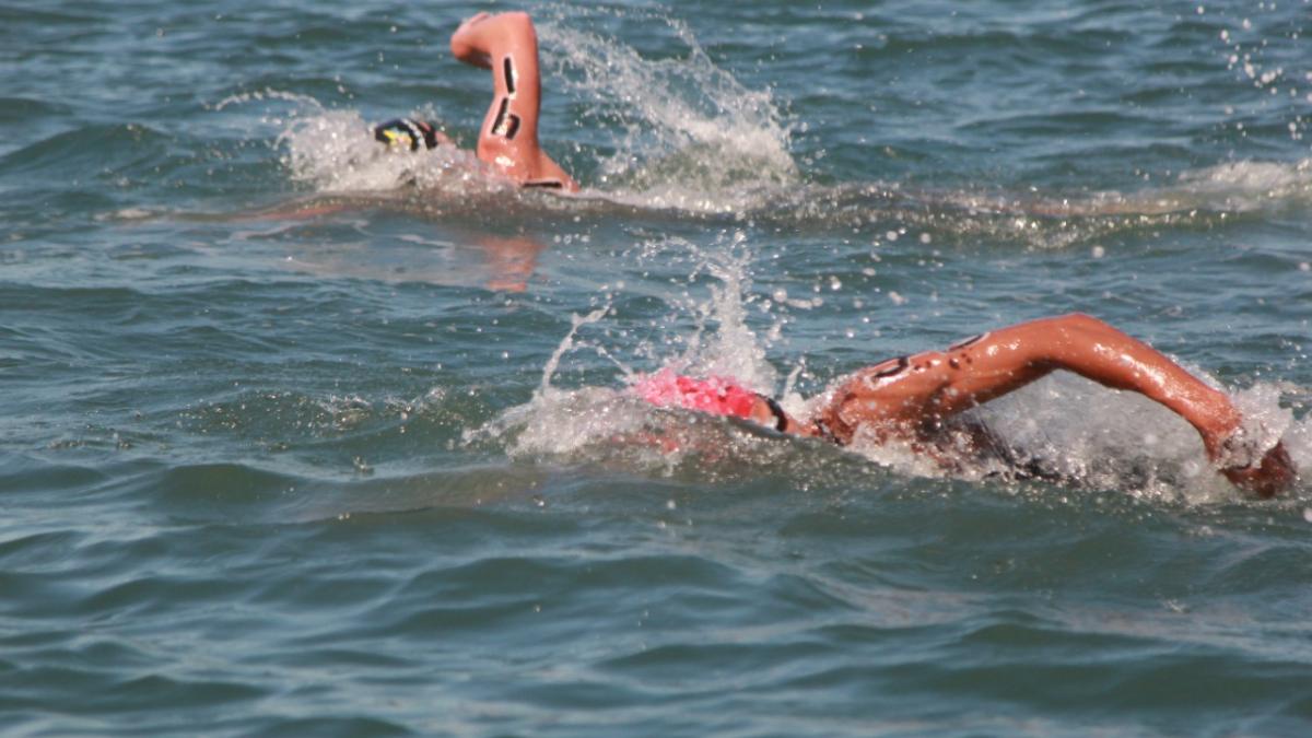 Colombianos y mexicanos lideran la tabla de posiciones en natación de aguas abiertas