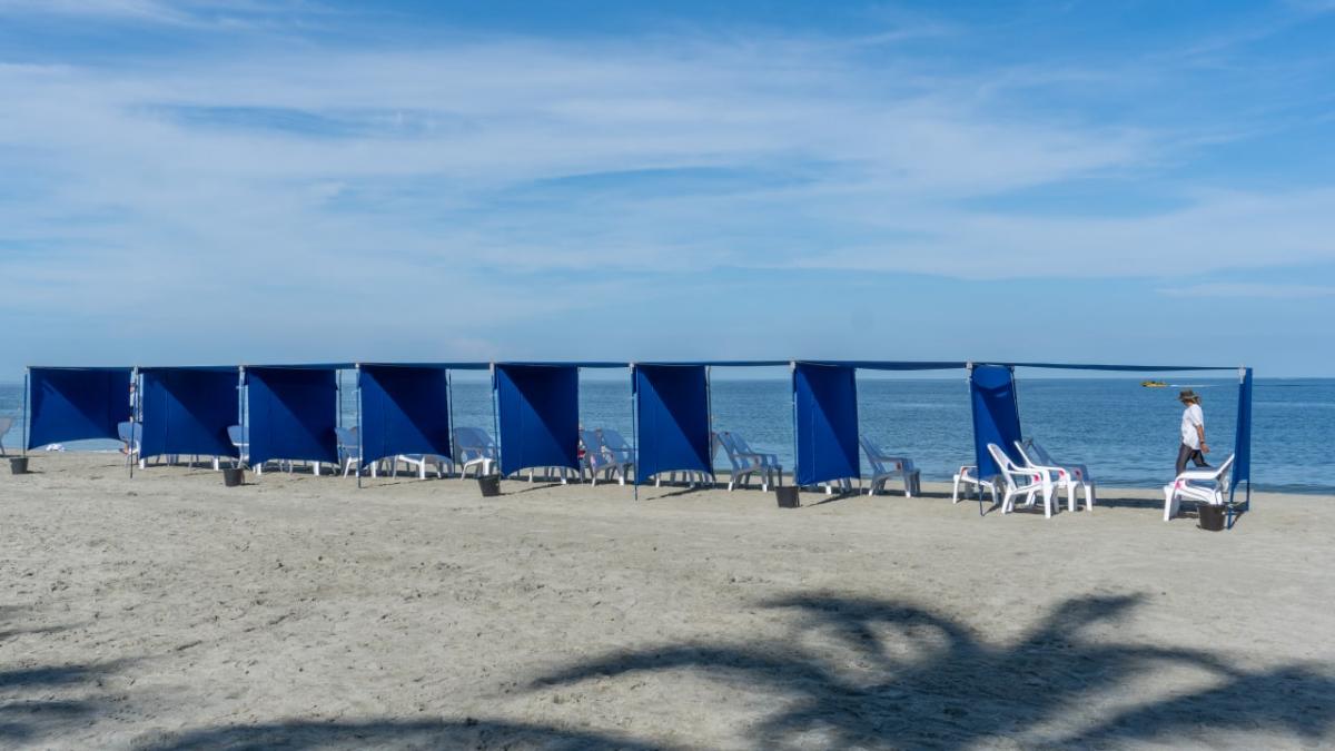 Alcaldía Distrital potencia el desarrollo turístico de El Rodadero y Playa Blanca con dotación de nuevas carpas