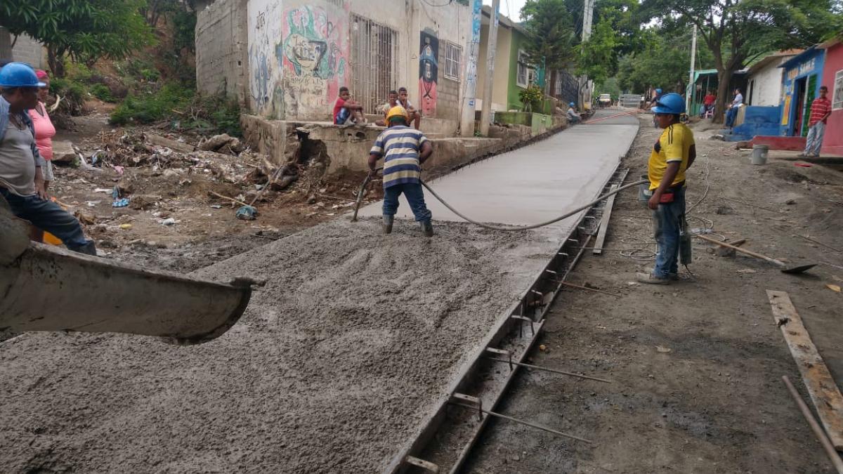 Avanzan a toda marcha las obras de pavimentación lideradas por la Alcaldía del Cambio