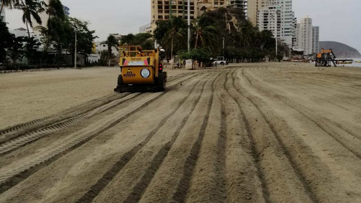 Essmar realiza oxigenación en playas de El Rodadero y aseo general en parques y avenidas de Santa Marta