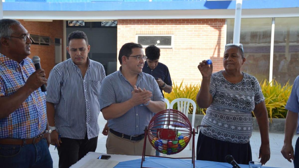 80 vendedores dignificados con nuevos puestos en la Plaza de Pescados y Mariscos del Mercado Público