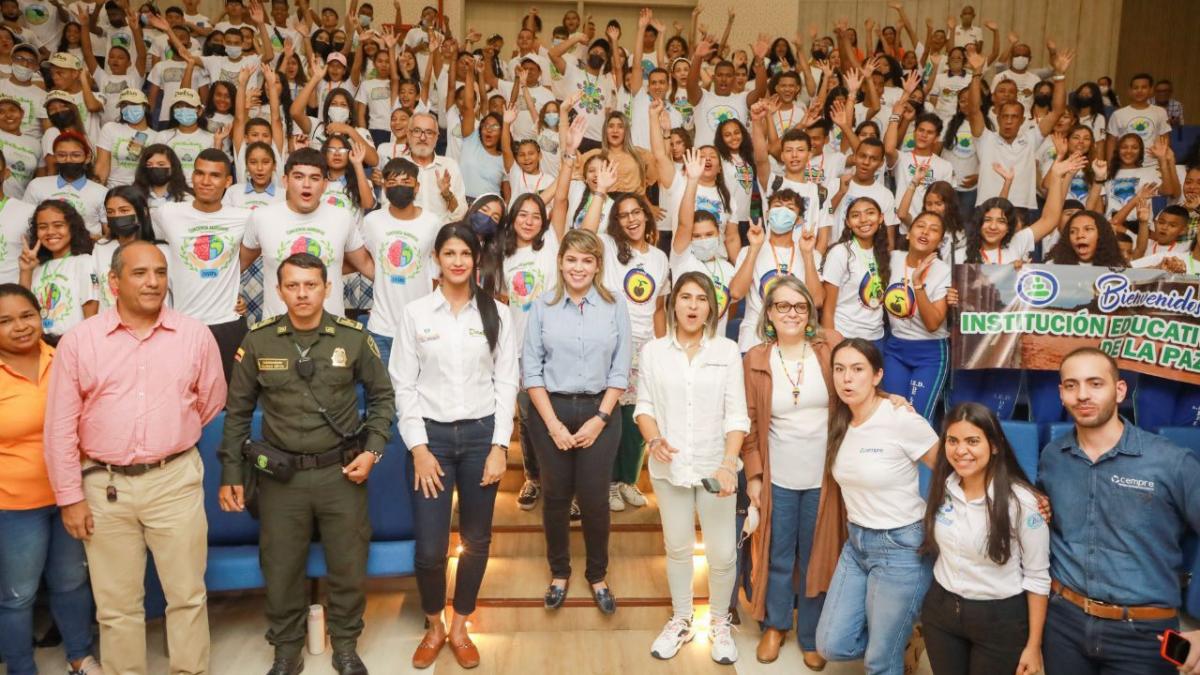 Alcaldesa Virna Johnson premió a los ganadores del Concurso Grupos Eco-lógicos Escolares