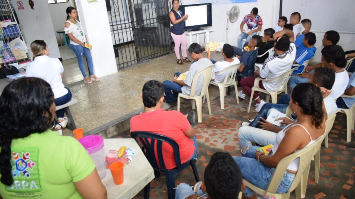 Estudiantes del Distrito participan en jornadas de prevención de embarazos