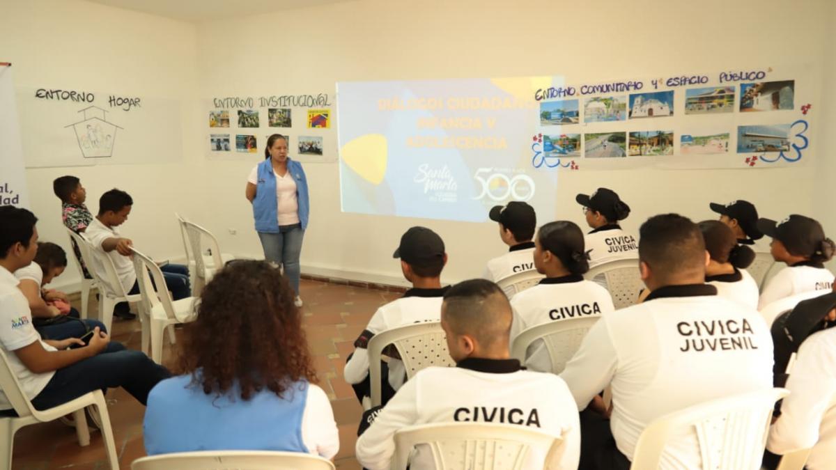 Alcaldía realiza diálogo ciudadano con niños y jóvenes del Distrito