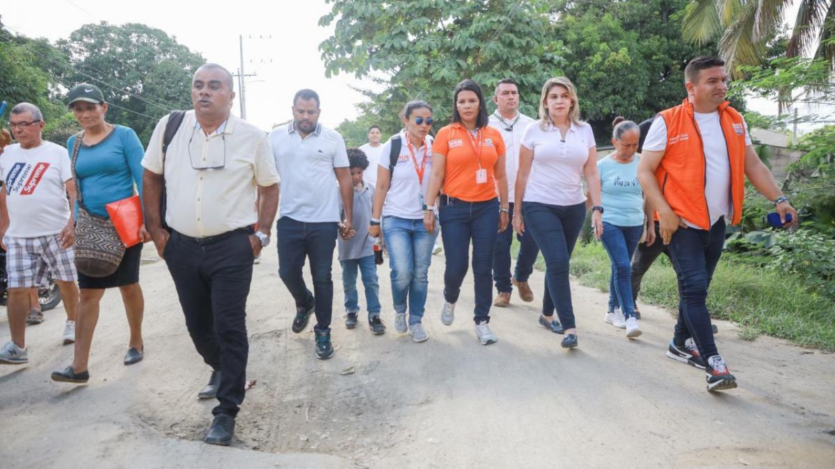 Alcaldesa Virna Johnson y comunidad recorrieron la vía Bonda – El Curval