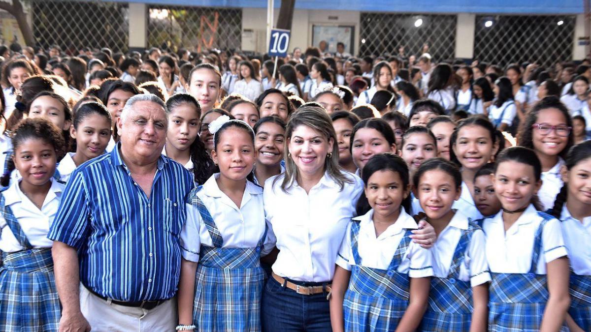 Queremos que nuestros estudiantes sean los mejores, se formen para triunfar:  Alcaldesa Virna Johnson