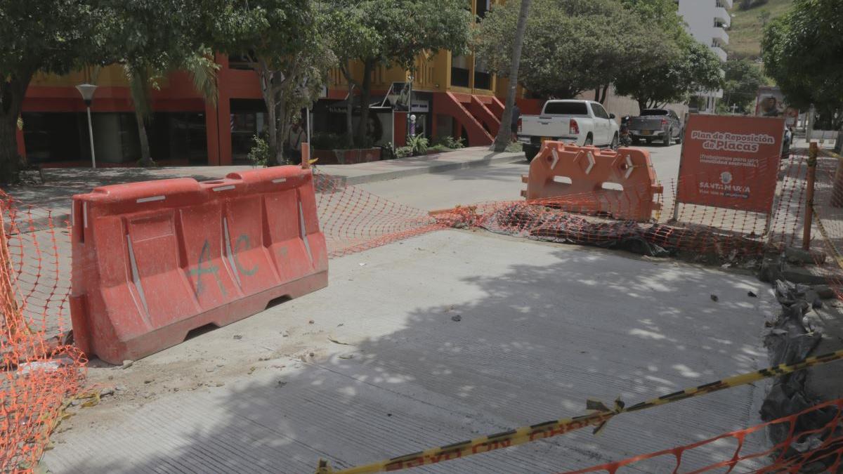 Alcaldía Distrital adelanta arreglos de vías para mejorar la movilidad y acabar con los huecos en El Rodadero