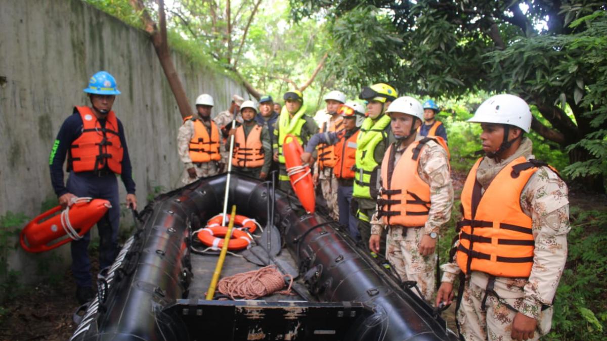 Autoridades de seguridad navegaron el río en búsqueda de los niños desaparecidos