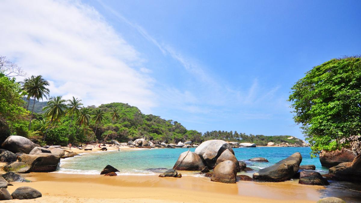 La hermosa playa del Parque Tayrona, uno de los sitios turísticos más emblemáticos