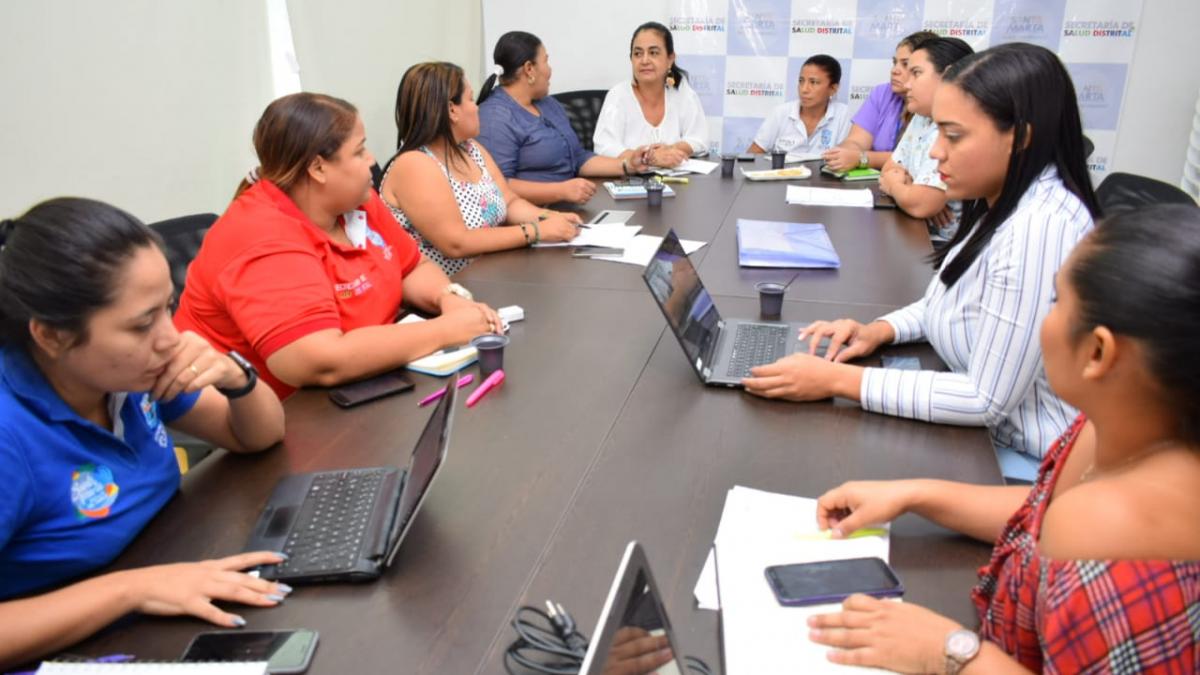 Distrito coordina mesa interinstitucional para evaluar atenciones a menores con transmisión materna de VIH