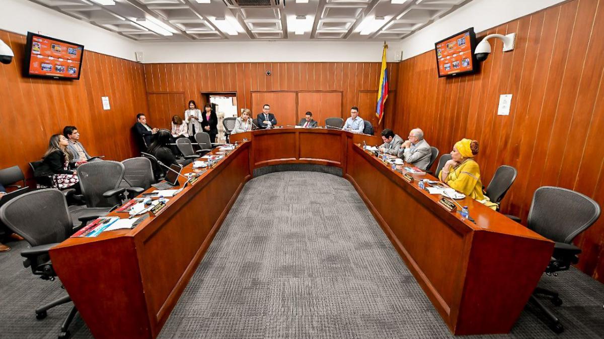 Alcaldesa Virna Johnson y gobernador Carlos Caicedo gestionan apoyo del Congreso para la solución definitiva al desabastecimiento de agua en Santa Marta