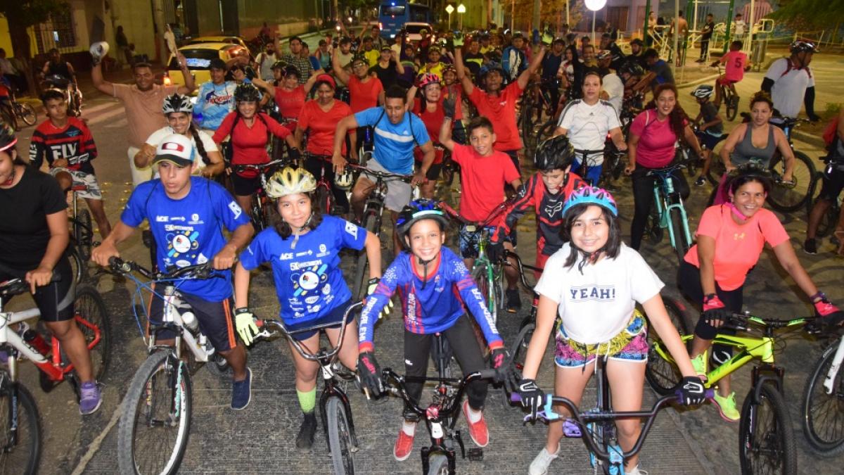 Alrededor de 500 samarios se sumaron al tercer ciclopaseo “Muévete en tu bici paseando por Santa Marta”