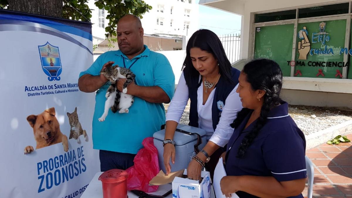 Secretaría de Salud continúa con vacunación antirrábica para perros y gatos