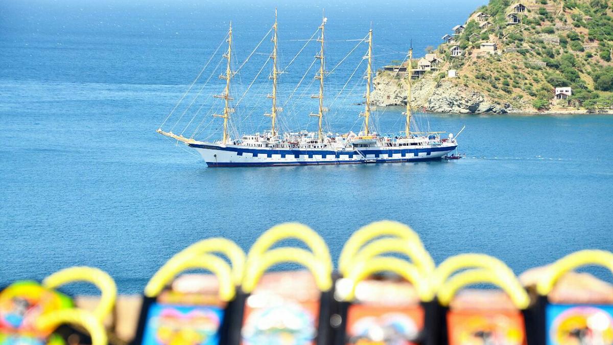 A Taganga llegó el velero Royal Clipper