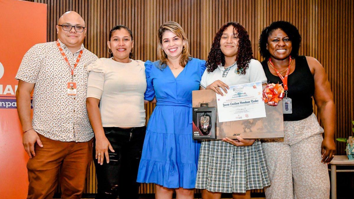 Alcaldesa Virna Johnson premió a ganadores del II Concurso Distrital de Cuento ‘Un Mar Entre Líneas’