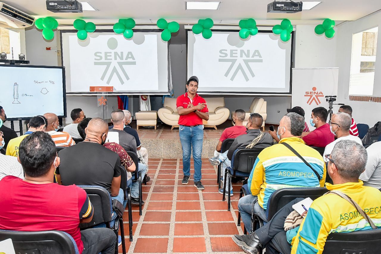 Alcaldía inició capacitaciones para la reconversión laboral de los mototaxistas de Santa Marta