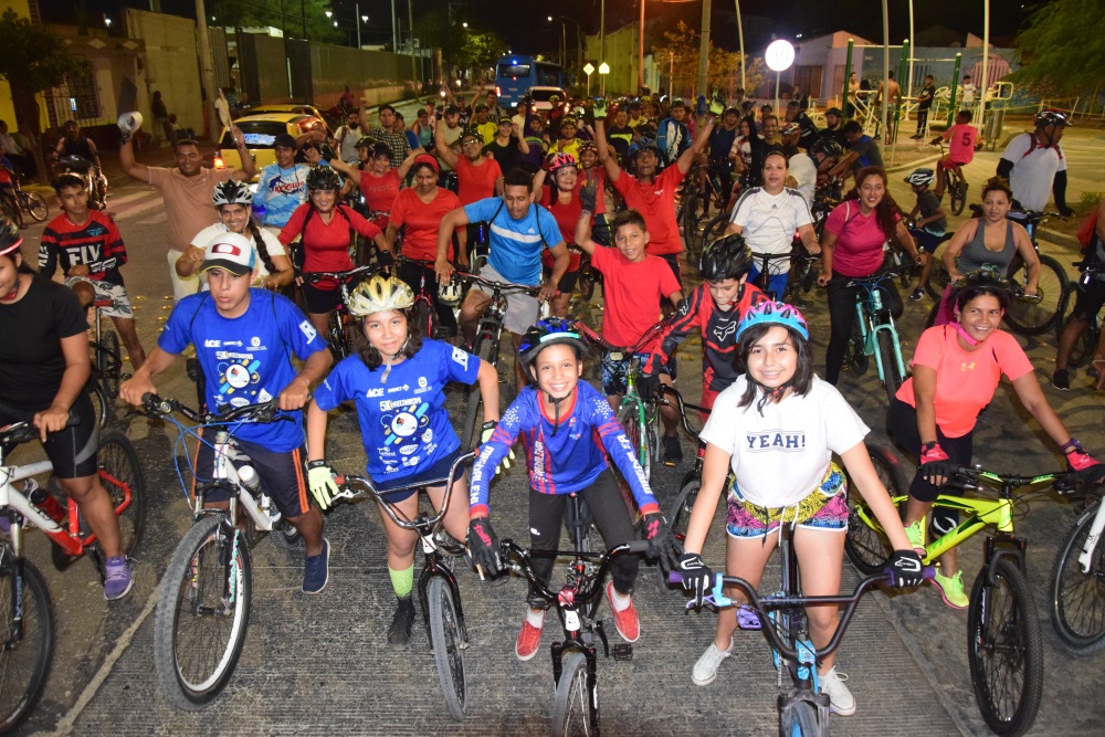 Alrededor de 500 samarios se sumaron al tercer ciclopaseo “Muévete en tu bici paseando por Santa Marta”