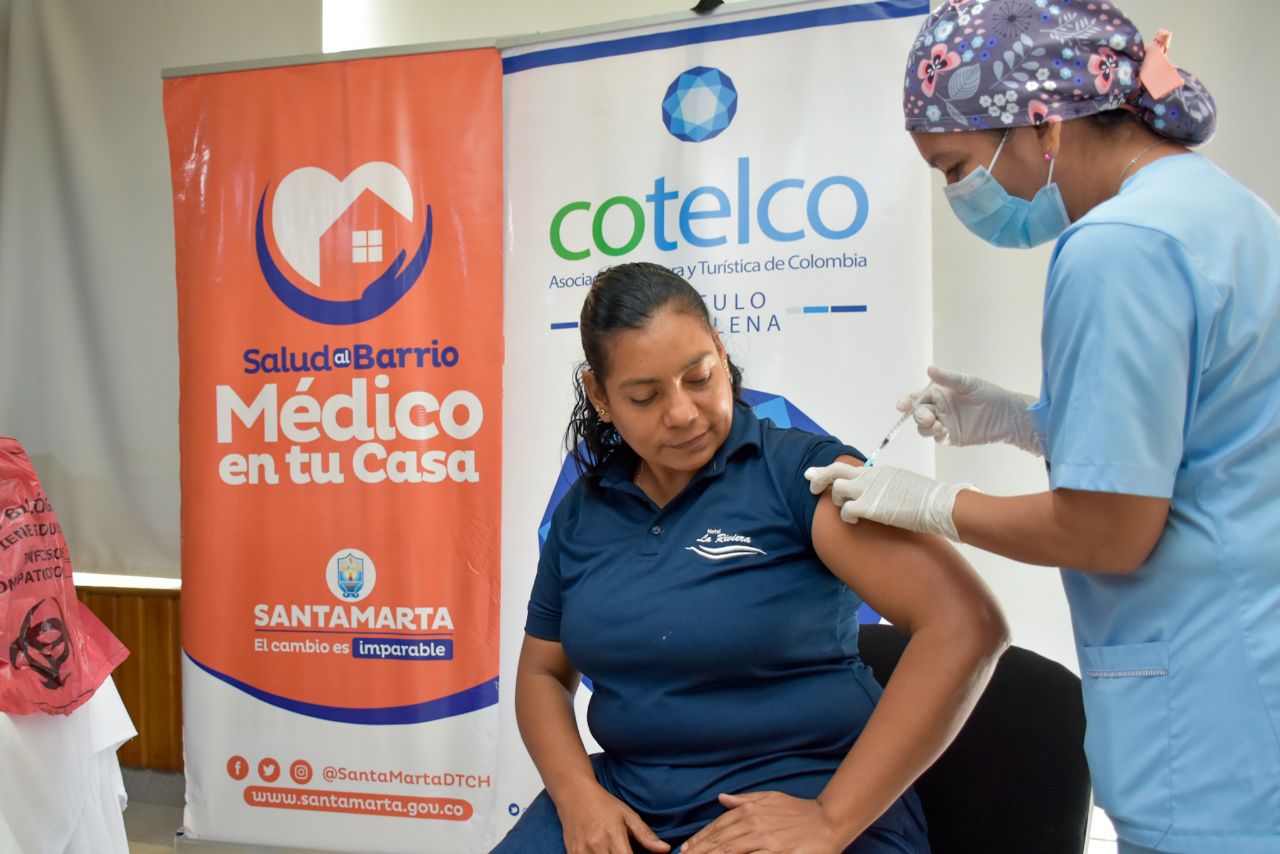 Salud al Barrio-médico en tu casa inicia jornadas de vacunación COVID-19 a trabajadores del sector hotelero