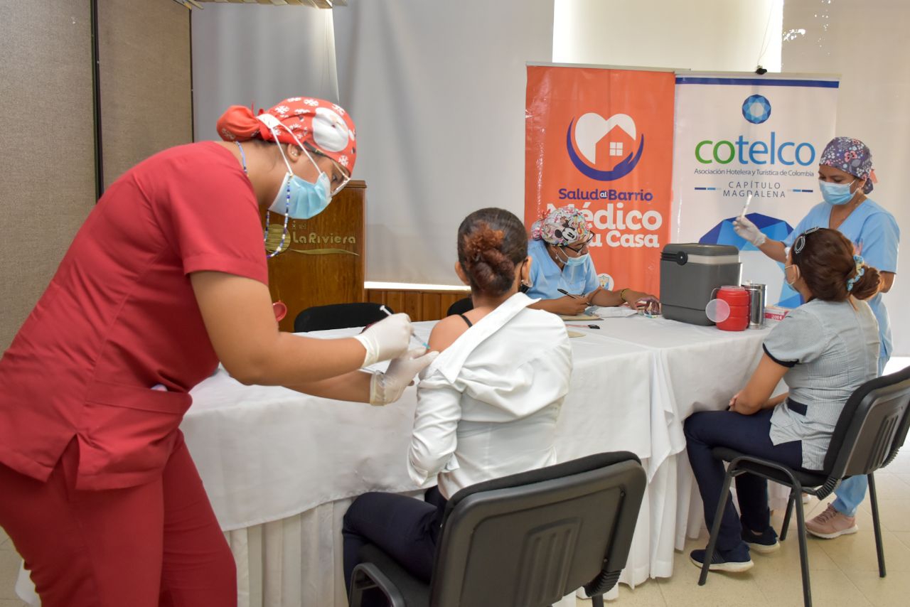 Salud al Barrio-médico en tu casa inicia jornadas de vacunación COVID-19 a trabajadores del sector hotelero