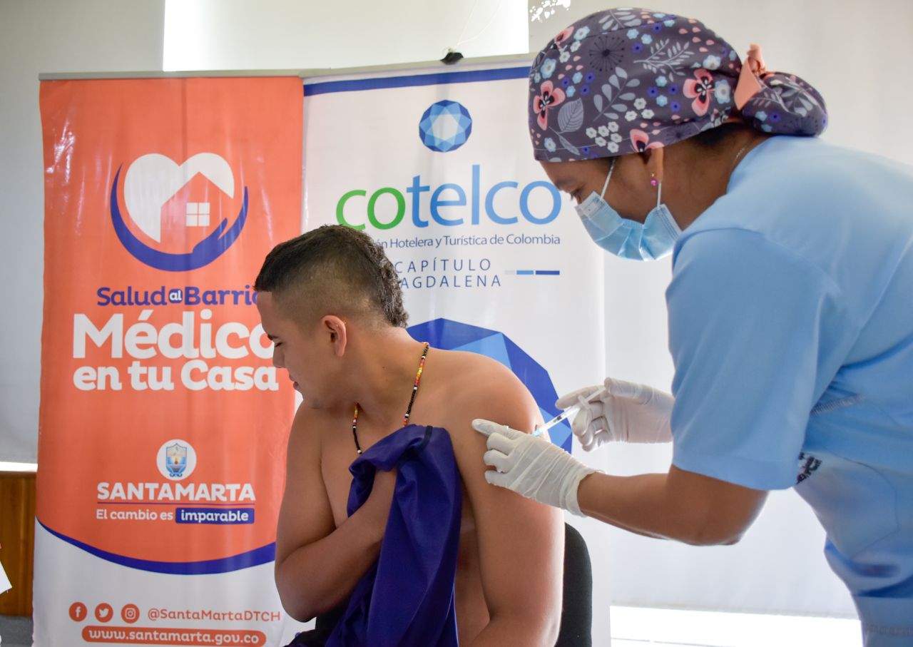 Salud al Barrio-médico en tu casa inicia jornadas de vacunación COVID-19 a trabajadores del sector hotelero