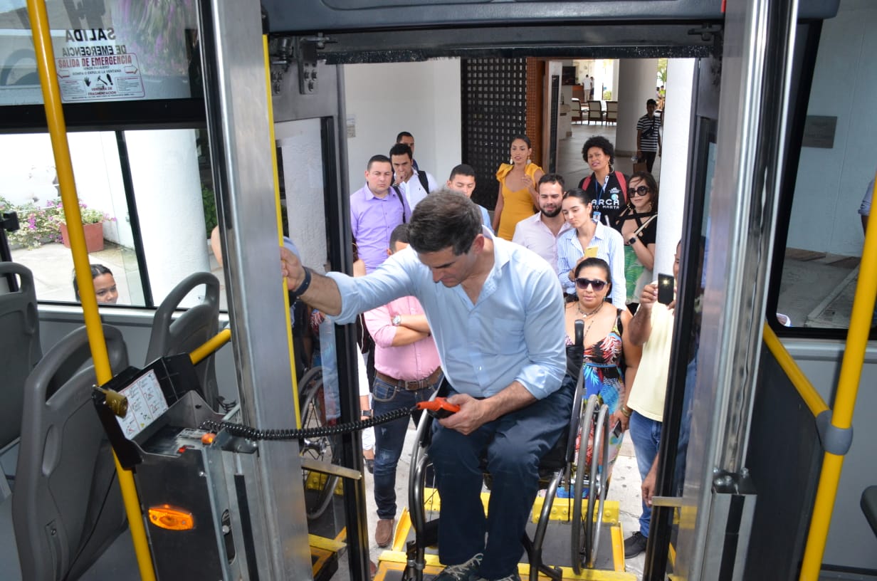 Accesibles y cómodos son los nuevos buses del transporte público: Jairo Clopatofsky