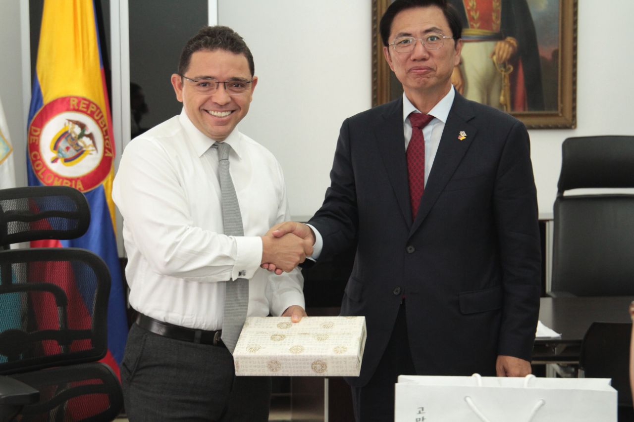 Visita del Embajador de Corea del Sur Visita del Embajador de Corea del Sur