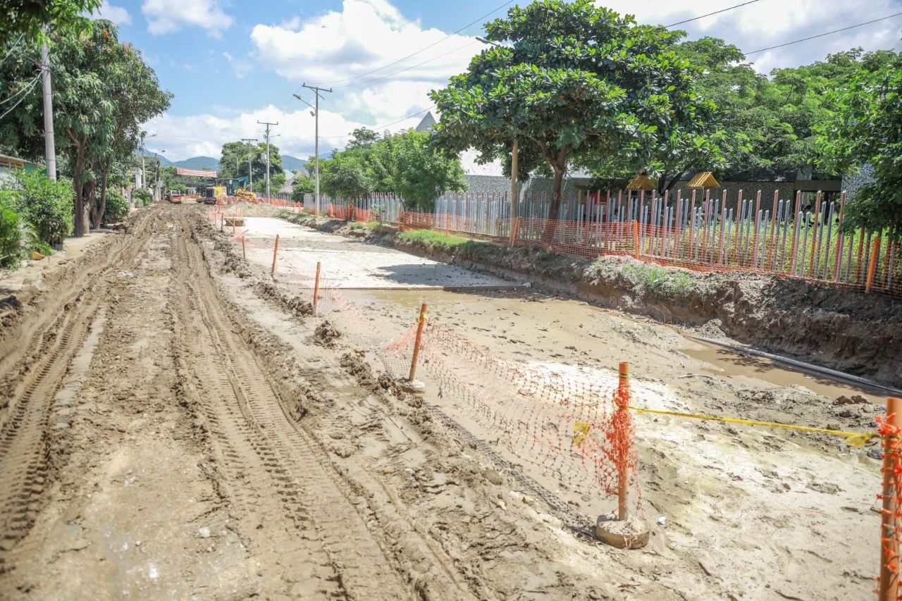 Alcaldesa Virna Johnson inspecciona obras de Malla Vial en el 11 de Noviembre y Timayuí