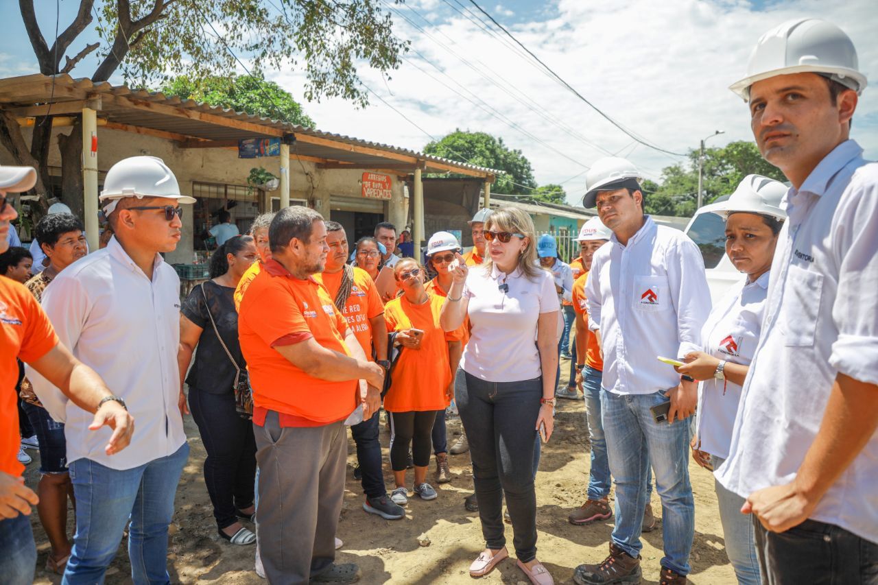 Alcaldesa Virna Johnson inspecciona obras de Malla Vial en el 11 de Noviembre y Timayuí