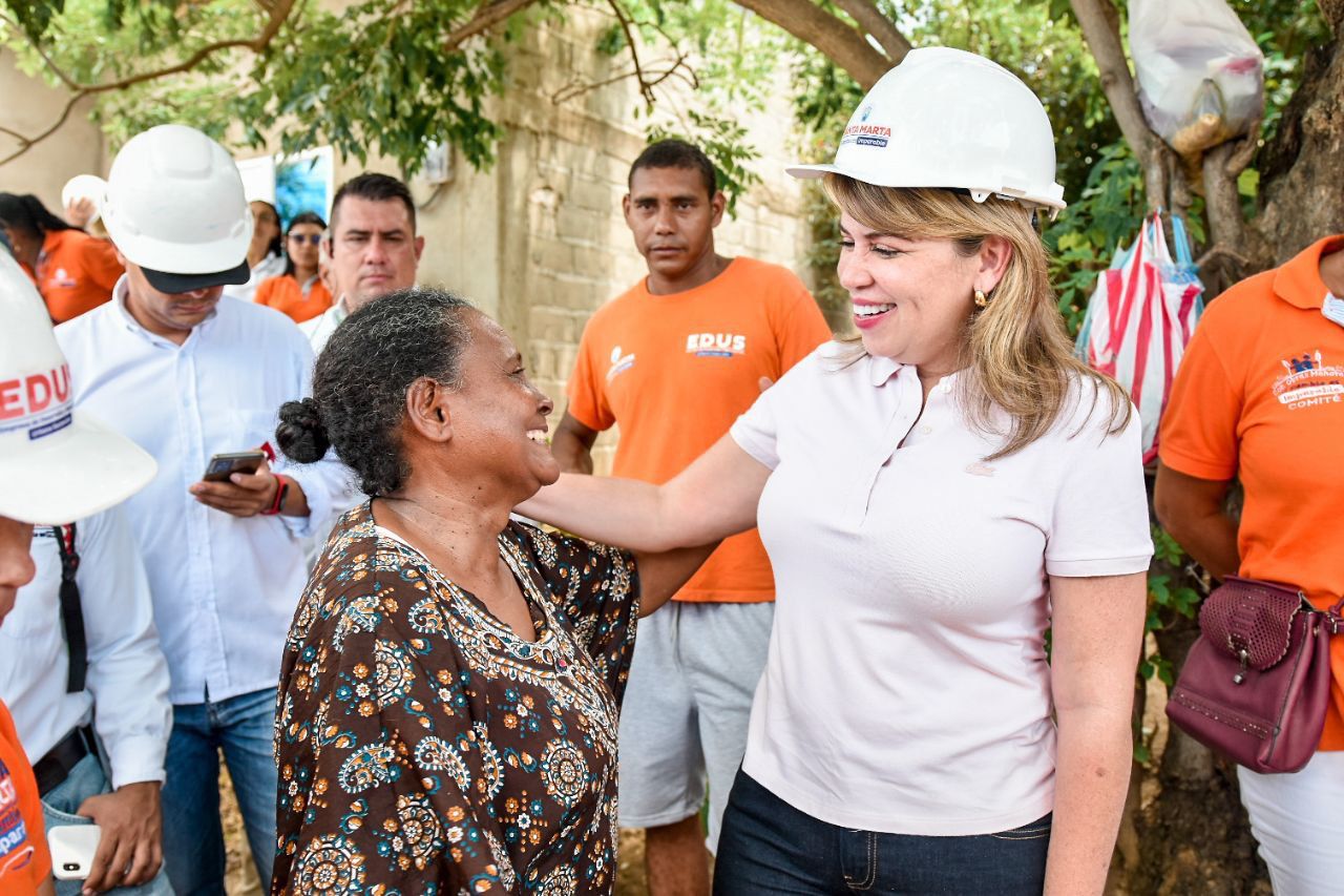 Alcaldesa Virna Johnson inspecciona obras de Malla Vial en el 11 de Noviembre y Timayuí