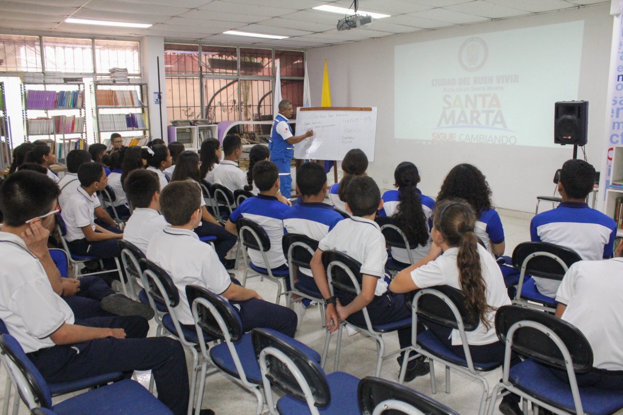 Alcaldía del Cambio realiza taller: 'Gestión del Riesgo Escolar: Preparativos escolares para la respuesta a emergencias y respuesta' en la Institución Educativa Distrital Liceo Samario Alcaldía del Cambio realiza taller: 'Gestión del Riesgo Escolar: Preparativos escolares para la respuesta a emergencias y respuesta' en la Institución Educativa Distrital Liceo Samario