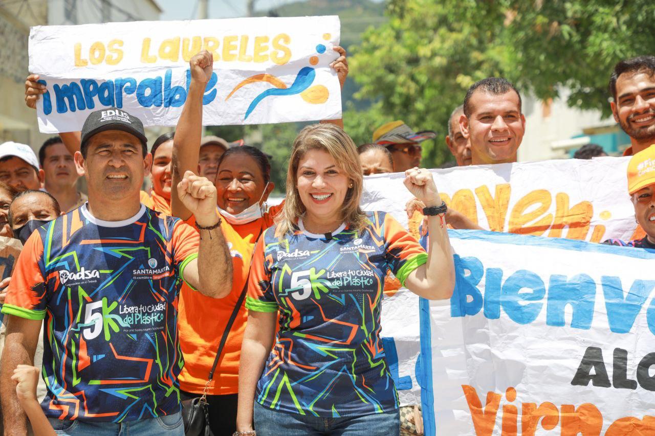 Habitantes del barrio Los Laureles disfrutan de una nueva vía pavimentada