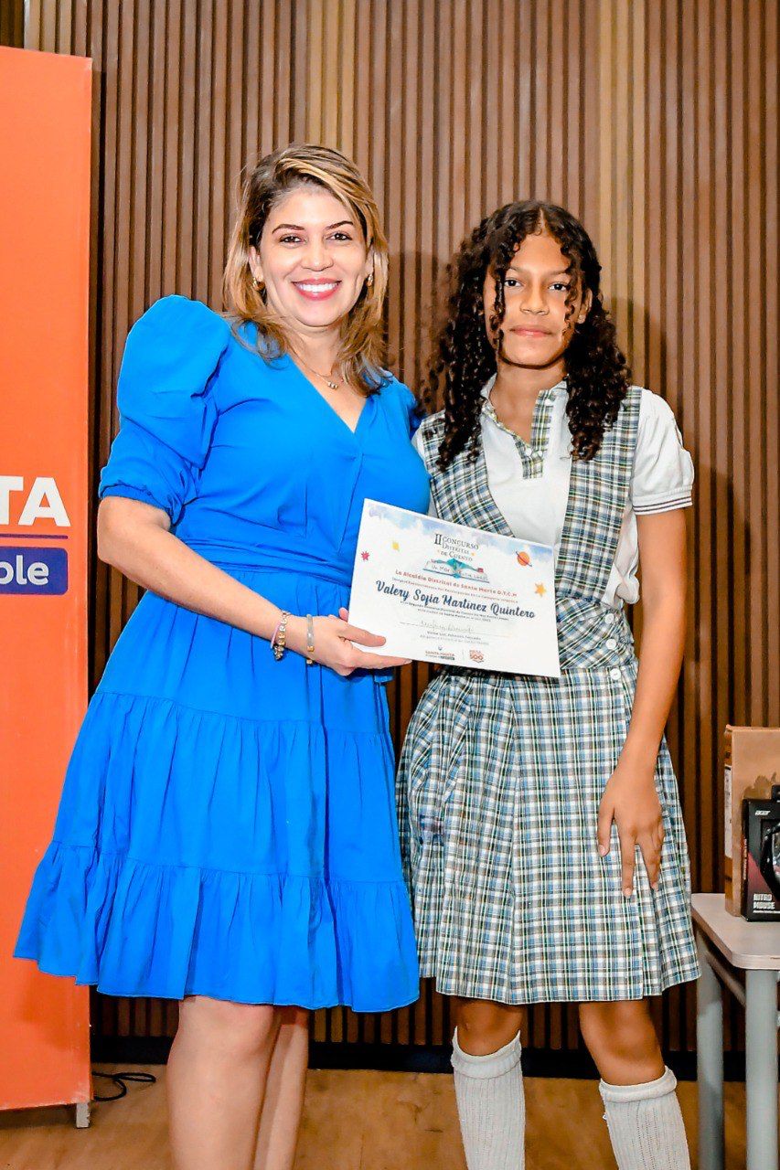 Alcaldesa Virna Johnson premió a ganadores del II Concurso Distrital de Cuento ‘Un Mar Entre Líneas’